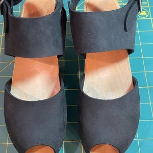 Bryr Clog Miranda Mid Heel Peep Toe Black Size 7